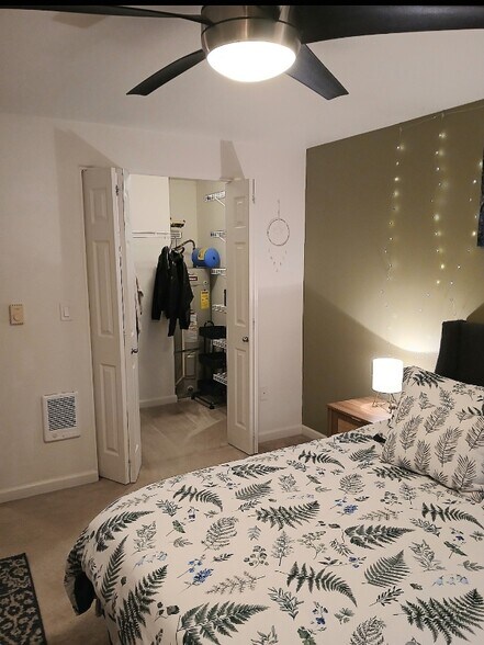 Building Photo - 720 NW 185th Ave