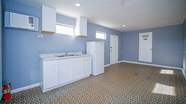 Building Photo - 1501 NE 57th St
