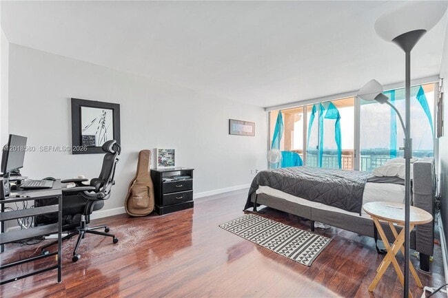 Building Photo - 18011 Biscayne Blvd