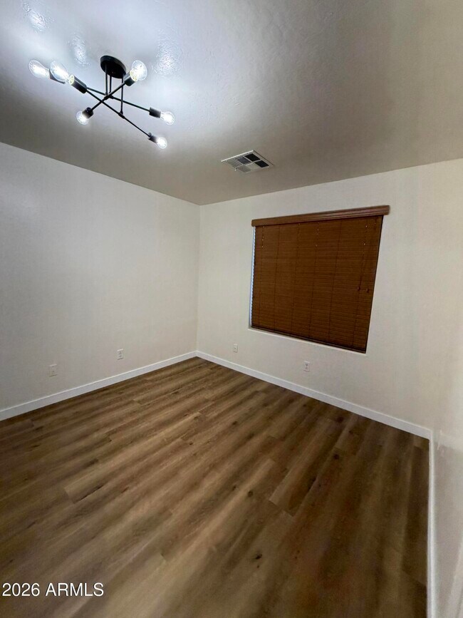 Building Photo - 46058 W Tulip Ln