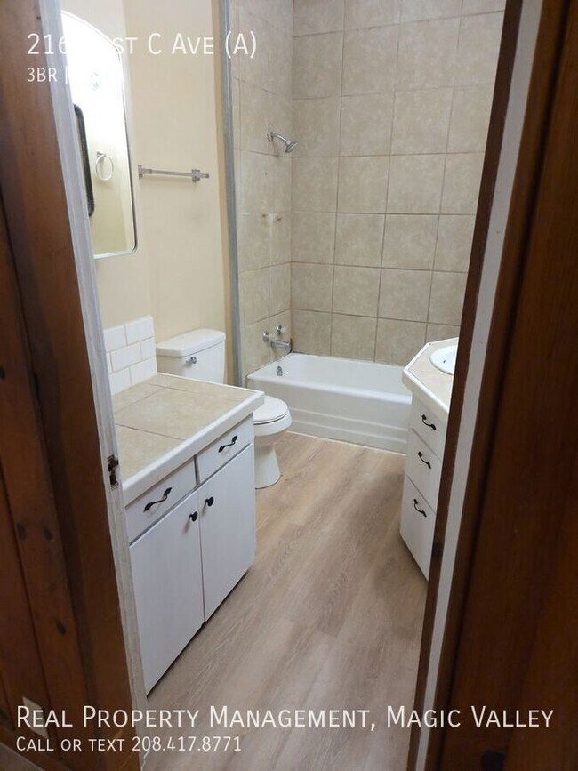 Building Photo - 216 E Ave A