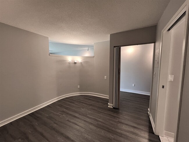 Building Photo - Beech St. Apartment