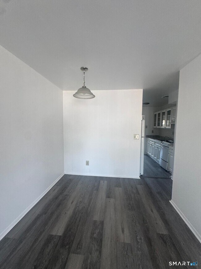 Building Photo - 155 Birdseye St