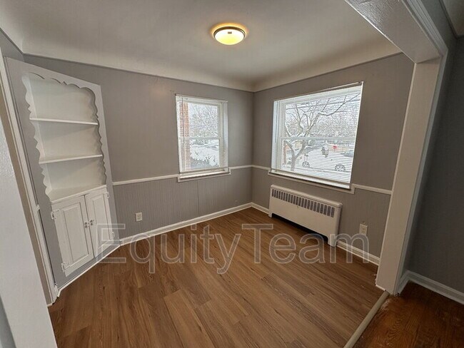 Building Photo - 5929 Oakwood Ave