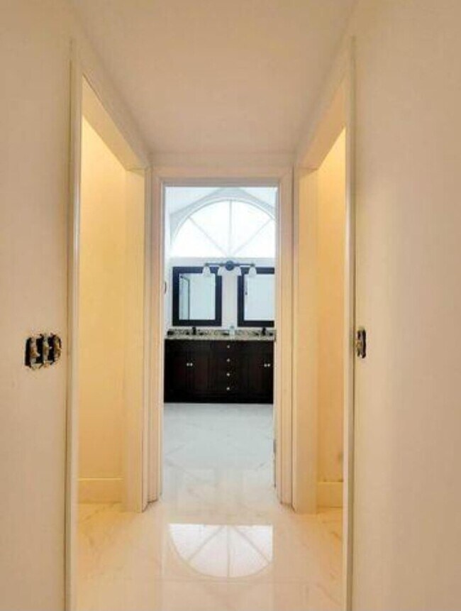 Building Photo - 1697 SW Clover St