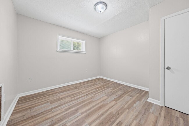 Building Photo - 410 Carbon Cove