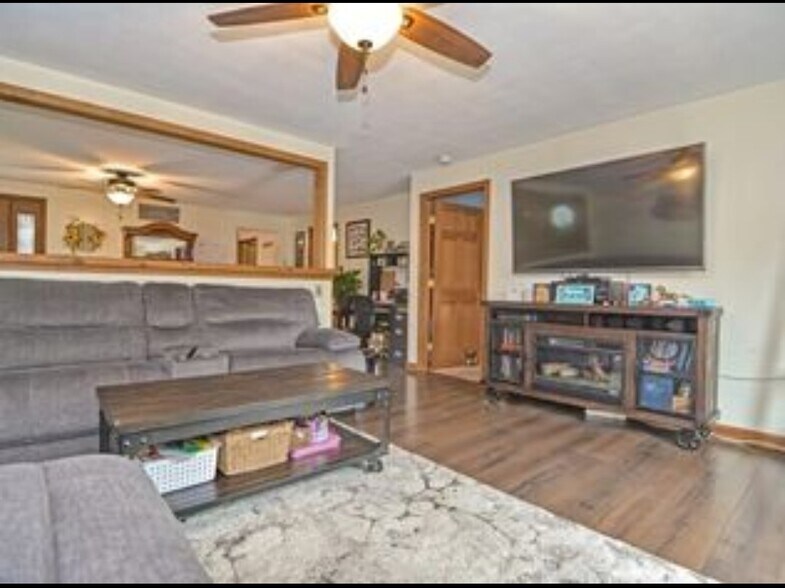 Building Photo - 393 Kelley Blvd