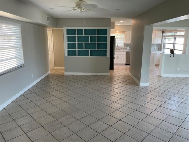 Building Photo - 419 12th Ave