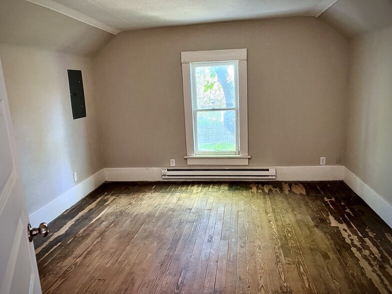 Building Photo - 2505 E 2nd St N