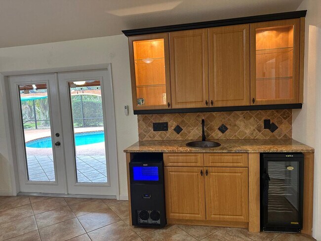 Building Photo - Tranquil Lakefront Living in the Heart of ...