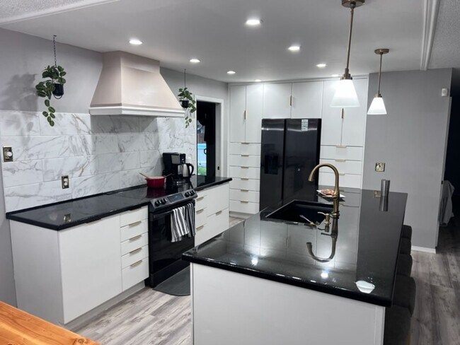 Building Photo - Desirable 3 bedroom/2 bath rambler located in Marysville