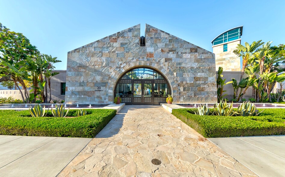 Building Photo - 2207 Rivington
