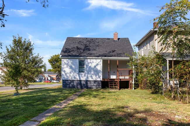 Building Photo - 835 S 38th St