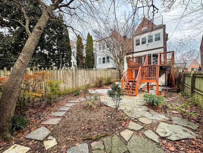 Building Photo - 4412 Volta Pl NW