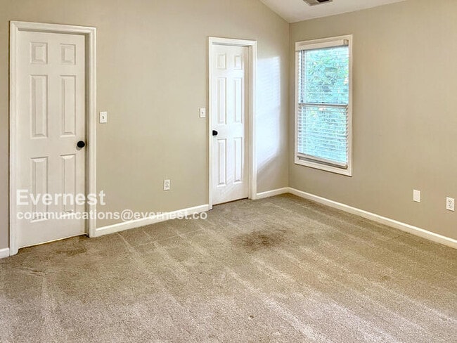 Building Photo - 128 Pebblebrook Cir