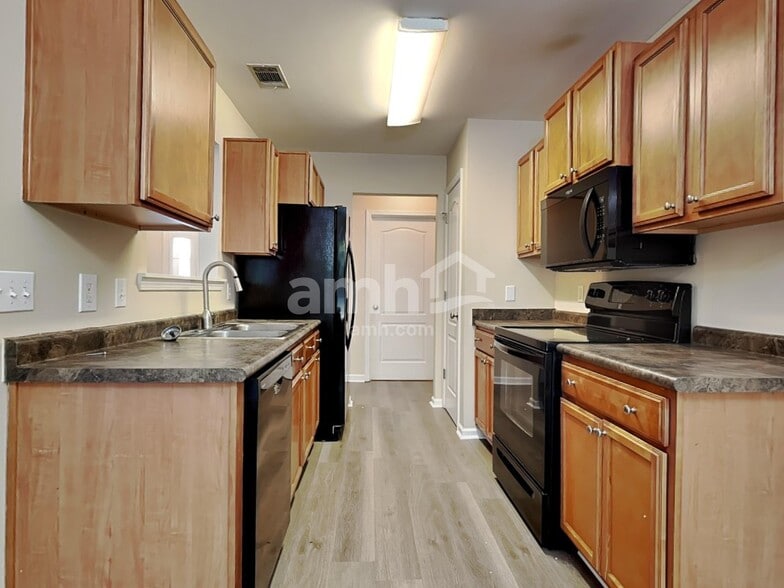 Building Photo - 134 Aquinnah Dr