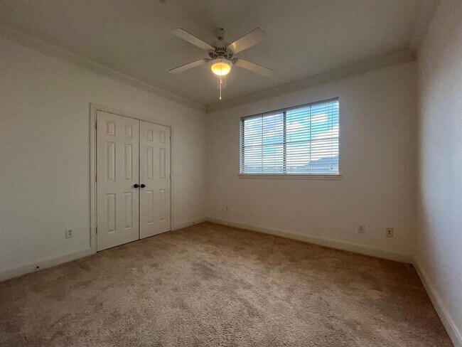Building Photo - ** Get $500 off your move-in costs! Valid for new leases with a start date in 2025 **