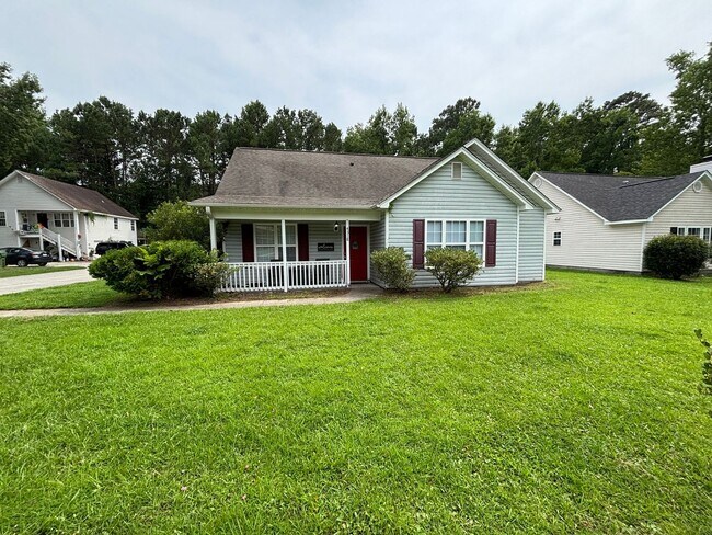 Building Photo - Charming, centrally located, 3 Bed 2 Bath ...