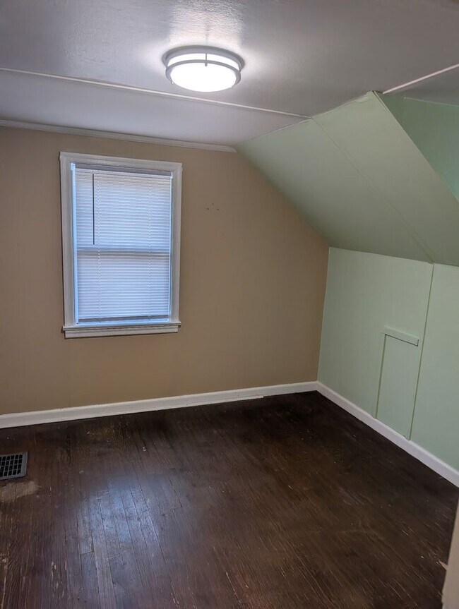 Building Photo - 4BD/2BA - University View - 1 car garage