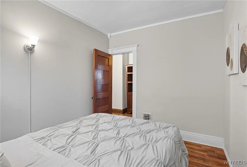 Building Photo - 10 Russell St