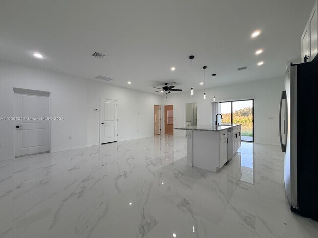 Building Photo - 2706 72nd St W