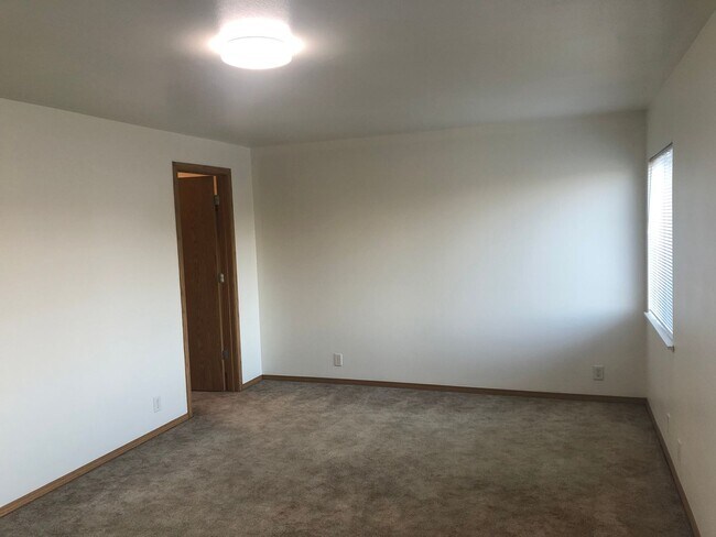 Building Photo - 226 S 59th St