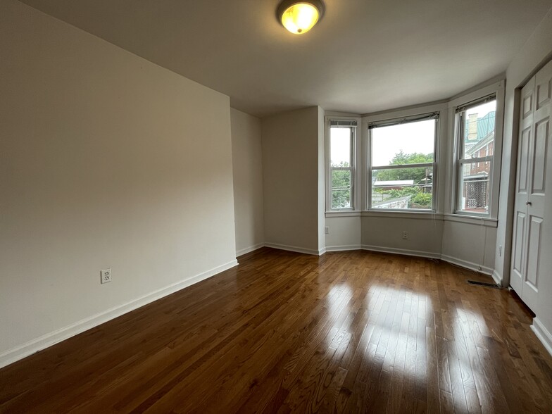 Building Photo - 5309 Wellesley Ave