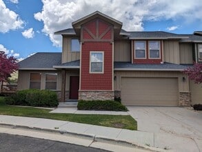 Building Photo - Beautiful Fully Furnished Jordanelle Townhome