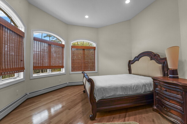 Building Photo - 1 Euclid Rd