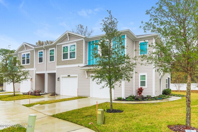 Building Photo - 7369 Palm Hills Dr