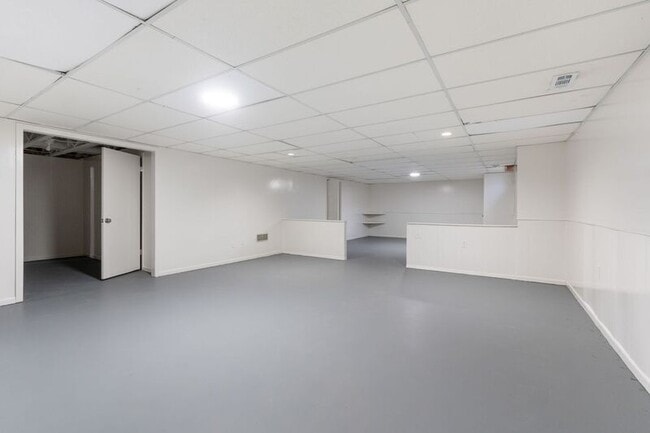 Building Photo - 1360 Yorkland Rd