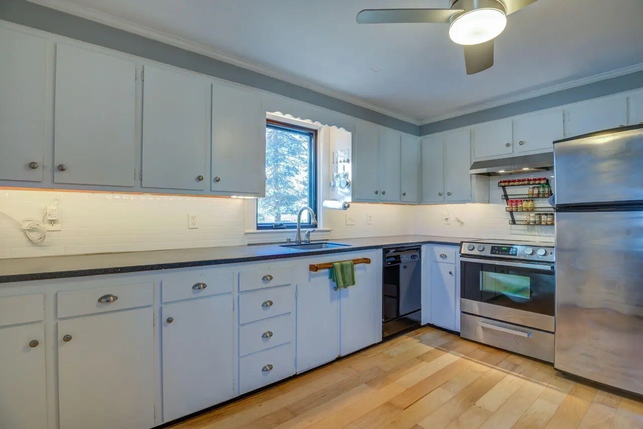 Building Photo - 28 Oregon St