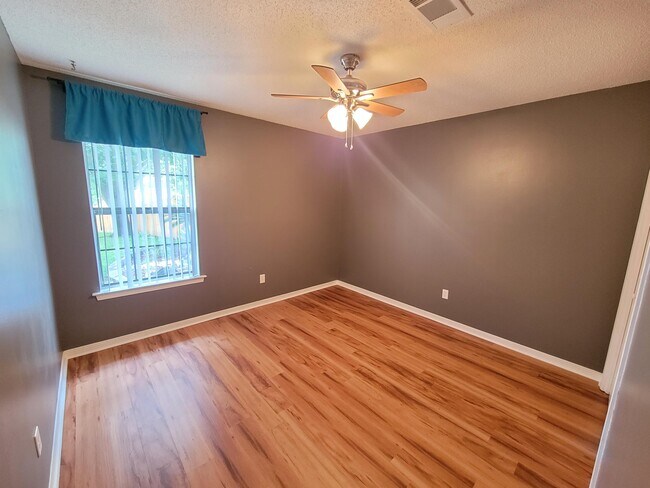 Building Photo - 2256 Orion Lake Dr