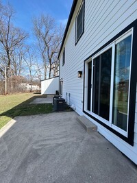 Building Photo - Move in Special! Fully Renovated 2-Bedroom...