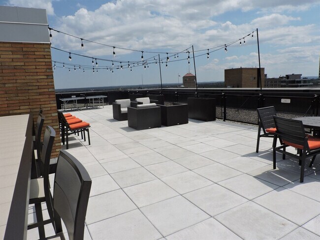 Building Photo - 272 E Main St