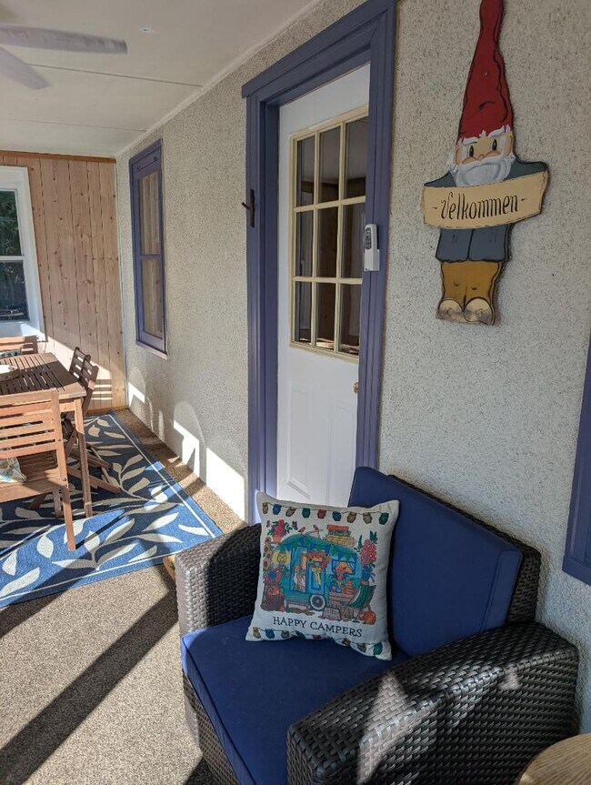 Building Photo - 772 Hillview Ave