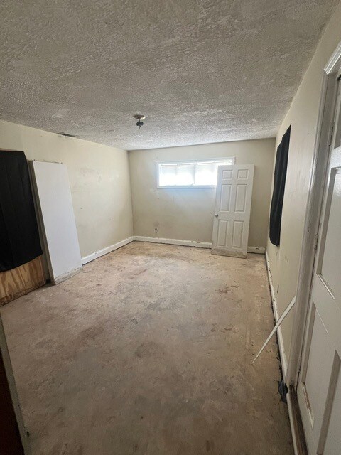 Building Photo - 1653 Downing Cir