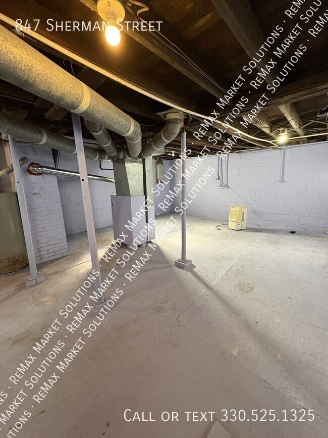 Building Photo - 847 Sherman St