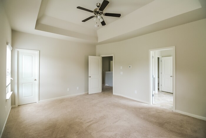 Building Photo - 10 Glen Abbey Cir