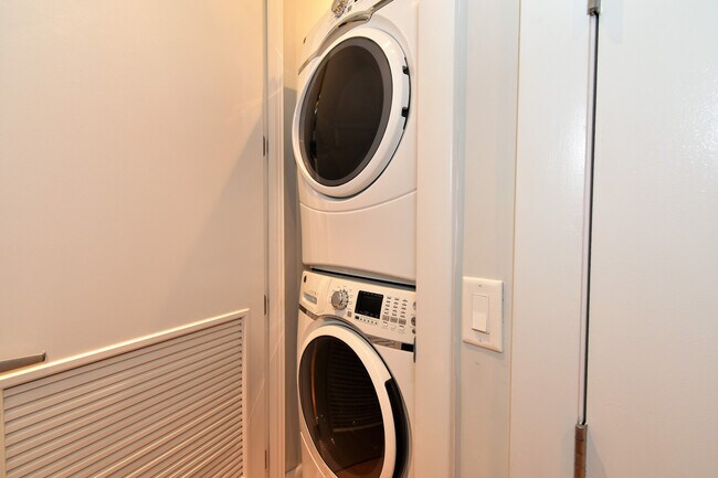 Building Photo - Incredible 11th Floor 2BR/2BA Condo Blocks from the Metro in Vibrant Mount Vernon Triangle!