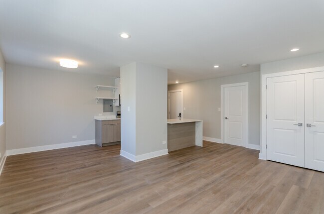 Building Photo - 1533 N Wieland St