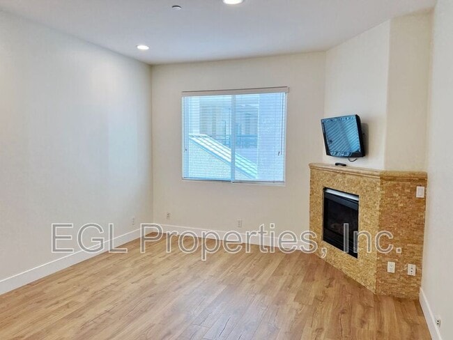 Building Photo - 16123 W Sunset Blvd