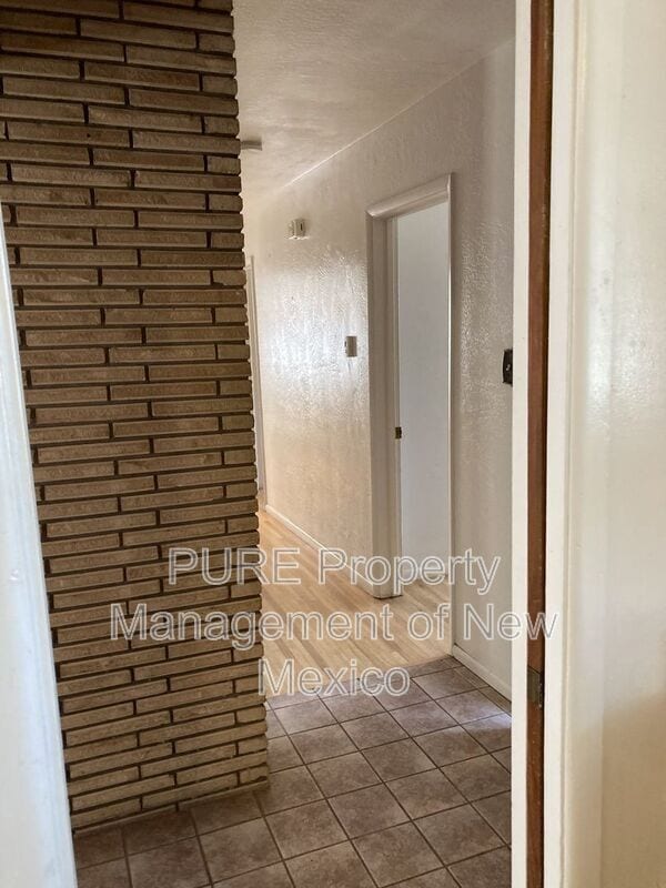 Building Photo - 712 Cagua Dr NE