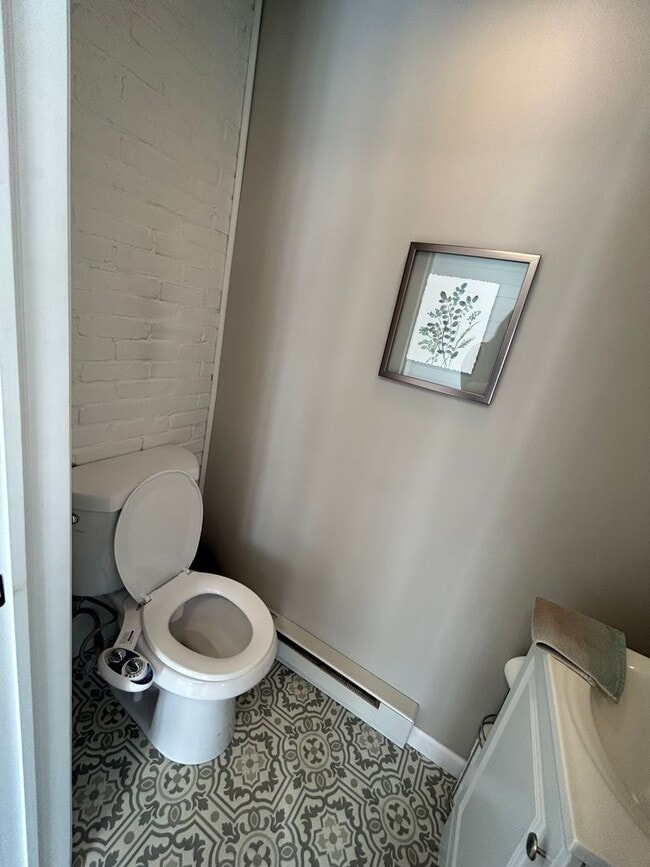 Building Photo - Now Leasing - Beautiful 3-bedroom, 1.5-bat...