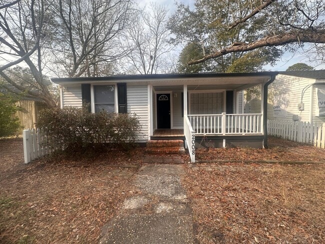 Building Photo - Cute 2 Bed 1 Bath Single Family Home