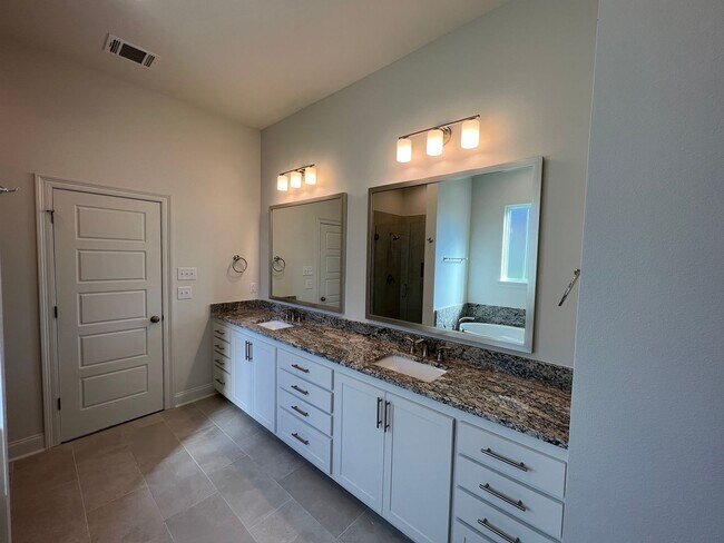 Building Photo - 4773 Cottage Oaks Dr