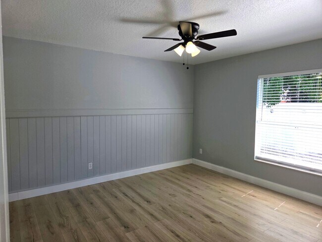 Building Photo - 3150 Emerson Ave S