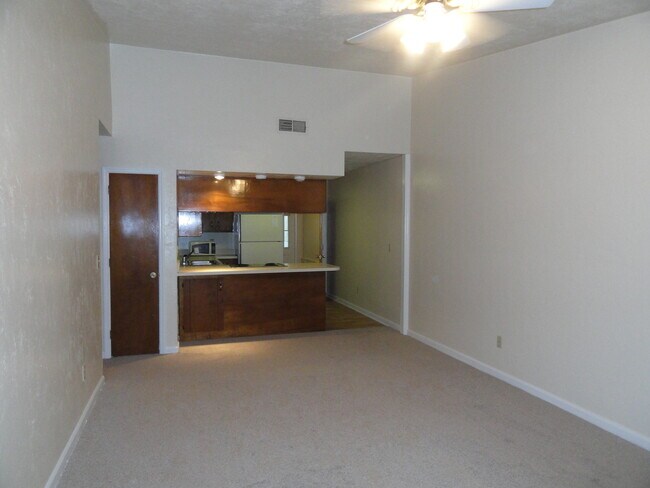 Building Photo - SPACIOUS 2/2 w/ Washer/Dryer (as-is), Sunroom, Fireplace, & More! Available March 1st for $1050/m...