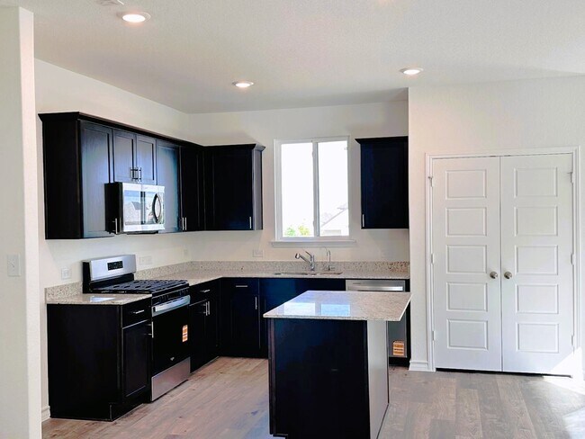 Building Photo - 612 Rustic Grv