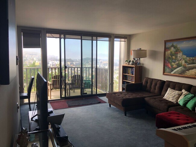 Building Photo - Epic REA: Top Floor 2 BR/2 BA Condo, Pano Views, Balcony, 3-4 Pkg, Storage